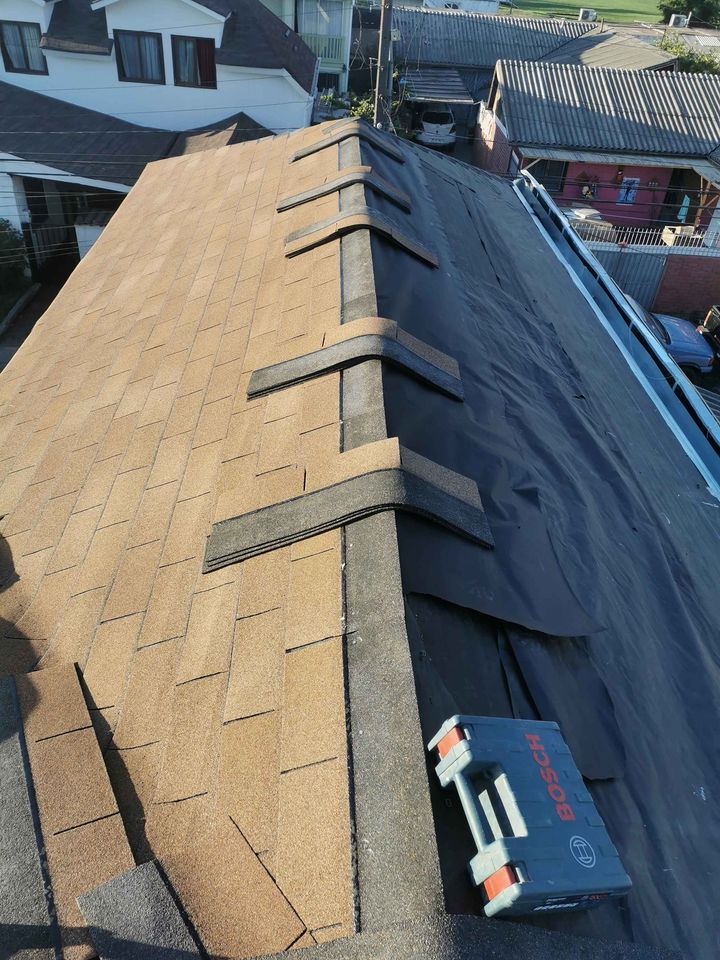 Reparaciones de techo y mantenciones de canalestas y caidas de agua , N&V diseño y construcción N&V diseño y construcción Roof terrace