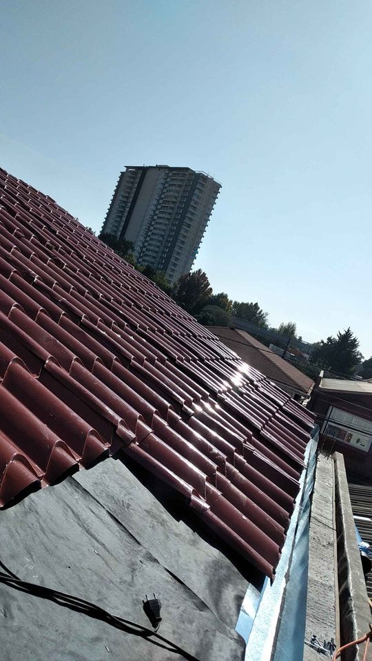 Reparaciones de techo y mantenciones de canalestas y caidas de agua , N&V diseño y construcción N&V diseño y construcción Roof terrace