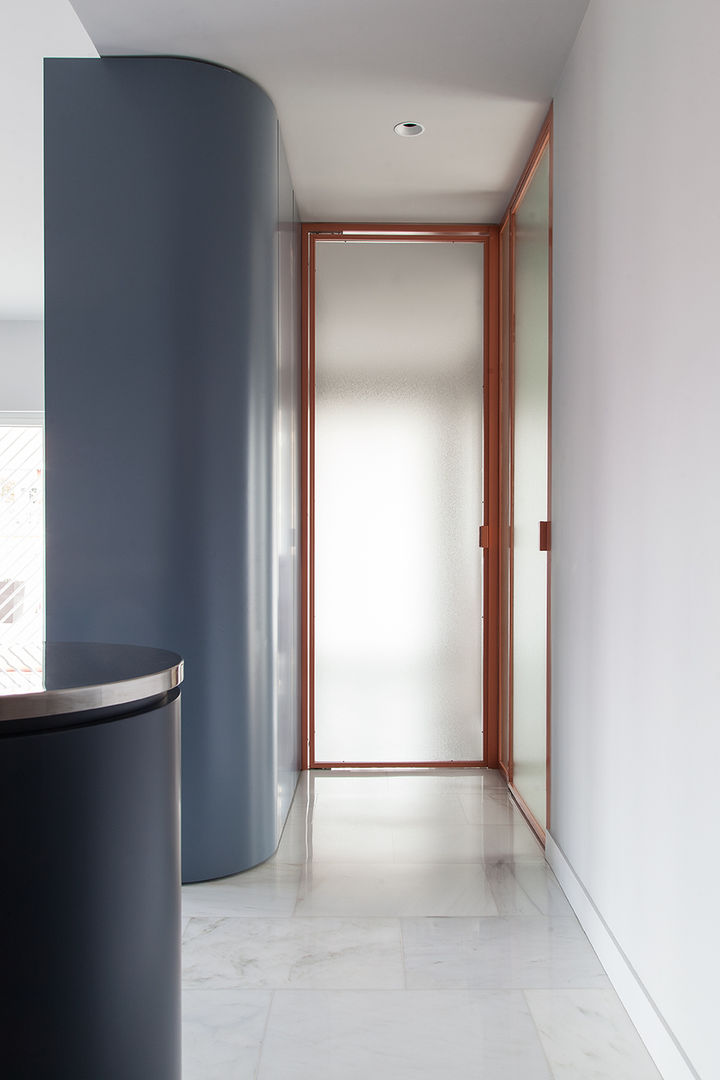 Casa GS, Manuela Tognoli Architettura Manuela Tognoli Architettura Modern corridor, hallway & stairs