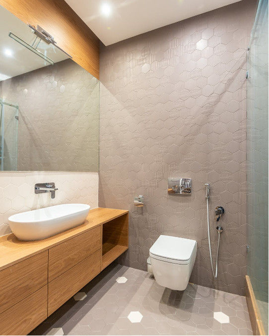 Should You Modernise Your Traditional Bathroom?, Press profile homify Press profile homify Casas de banho modernas