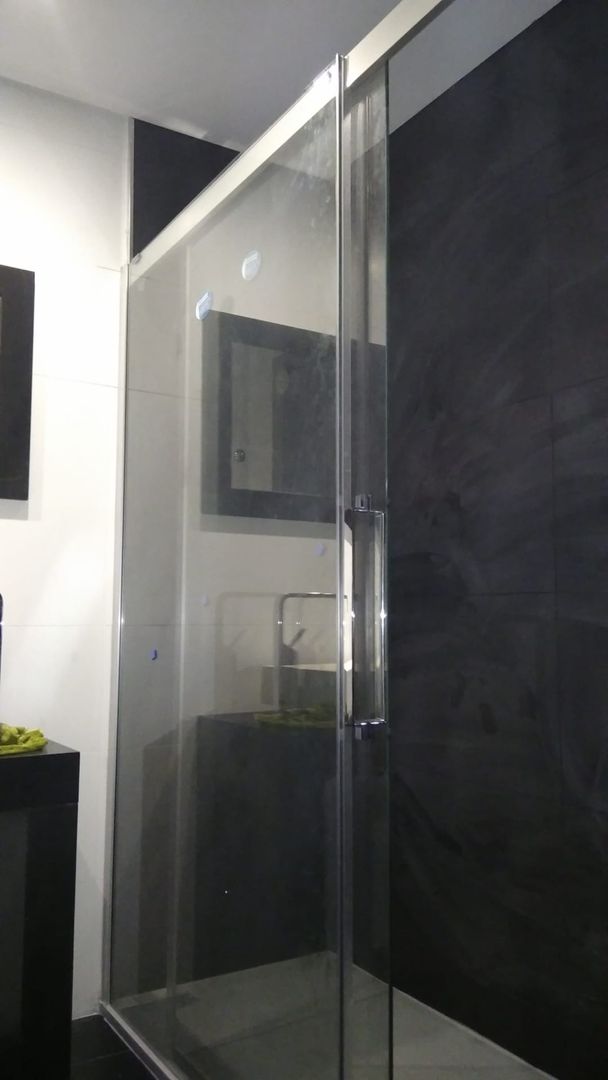 O seu novo Poliban em 48h* Shower&Smile Casas de banho modernas + Segurança + Conforto + Higiene + Moderno