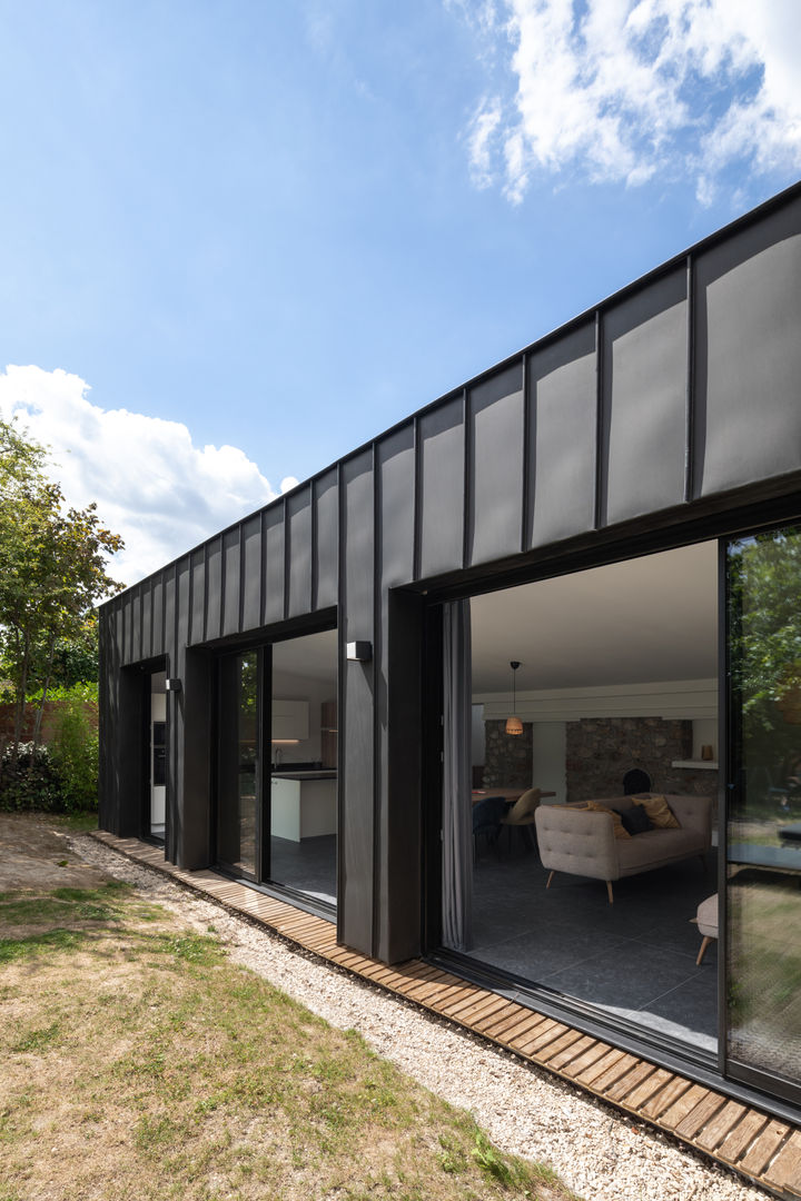 LA BOITE NOIRE, Florence Gaudin architecte Florence Gaudin architecte 一戸建て住宅 アルミニウム/亜鉛