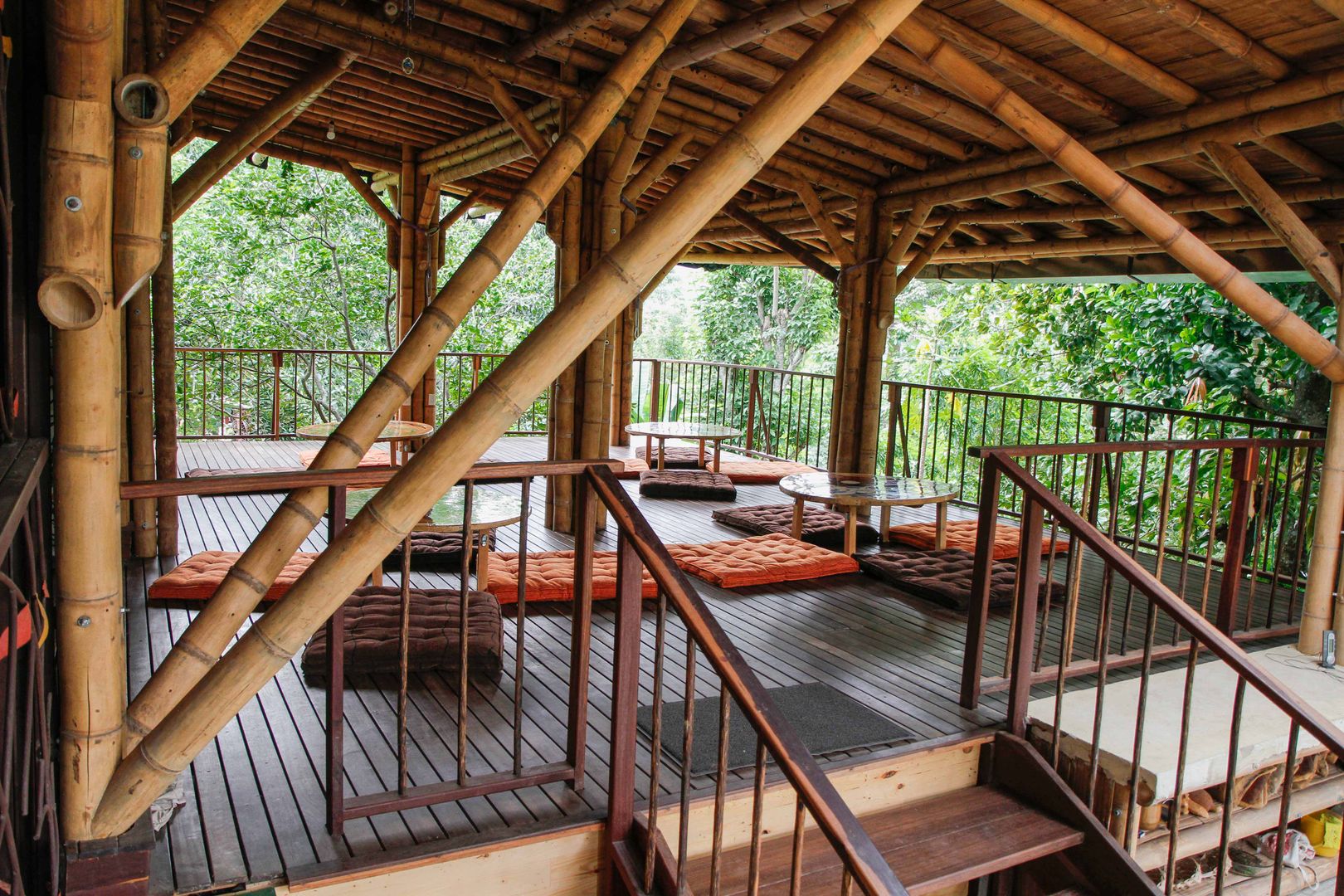 TU RESPIRAS, QUÉ MEJOR QUE TU CASA TAMBIÉN LO HAGA IMZA Arquitectura Casas ecológicas Bambú Verde
