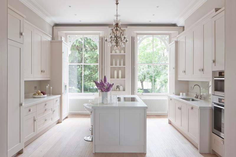 Dreaming of a White Christmas? by Mowlem & Co Mowlem&Co Built-in kitchens