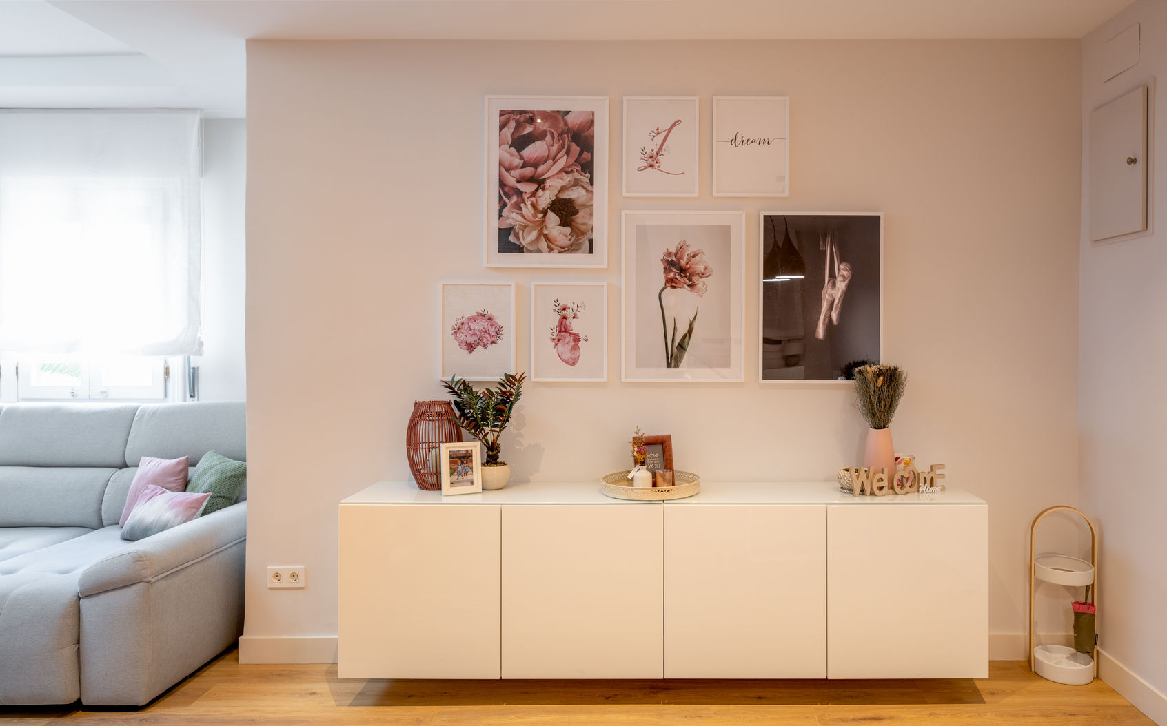 La Vie En Rose, Erika Suberviola Interiorismo & Feng Shui Erika Suberviola Interiorismo & Feng Shui ห้องโถงทางเดินและบันไดสมัยใหม่