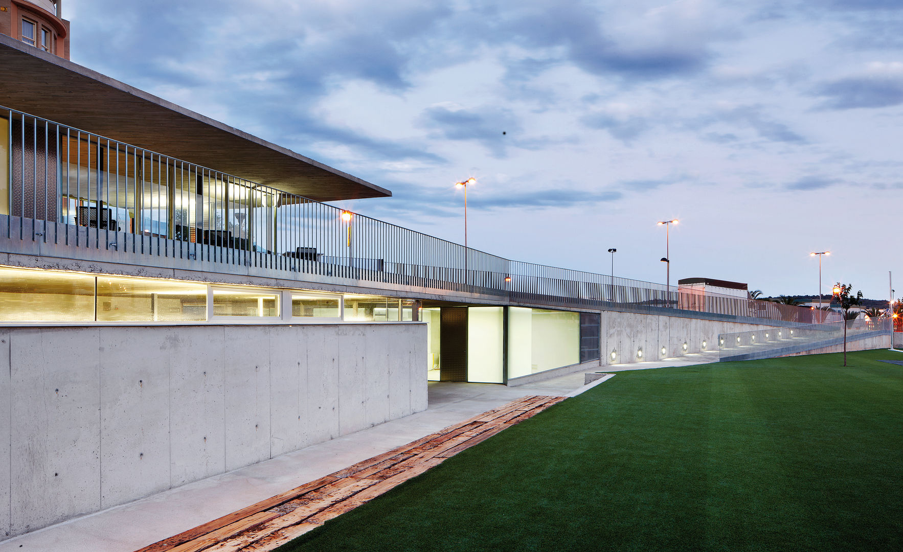 La Construcción paso a paso de un Club Deportivo, VICEVERSA Architecture & Design VICEVERSA Architecture & Design Powierzchnie handlowe Stadiony