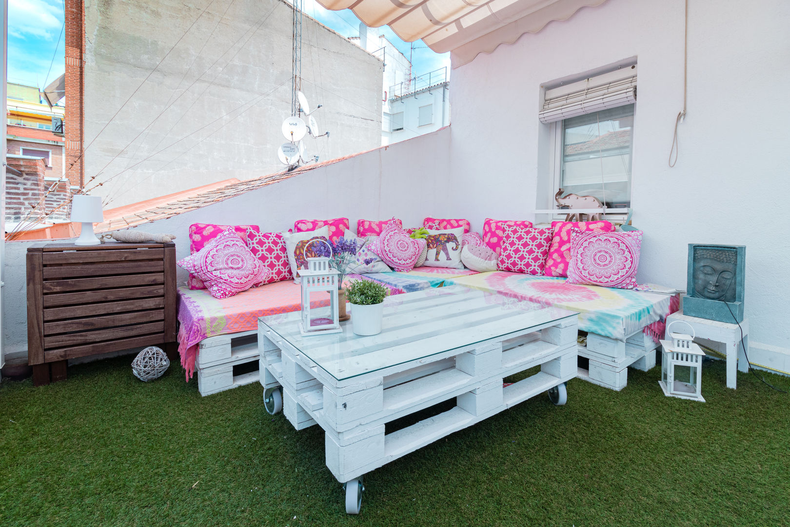 Terraza en Chamberí The Open House Balcones y terrazas de estilo moderno terraza, moderno, boho, palets, decoración de terrazas.