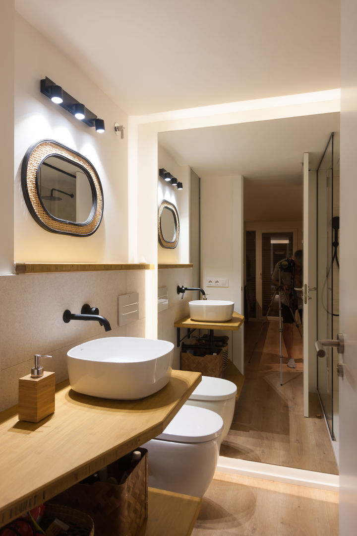 Reforma integral de apartamento en El Cabanyal (Valencia) VICEVERSA Architecture & Design Baños de estilo escandinavo