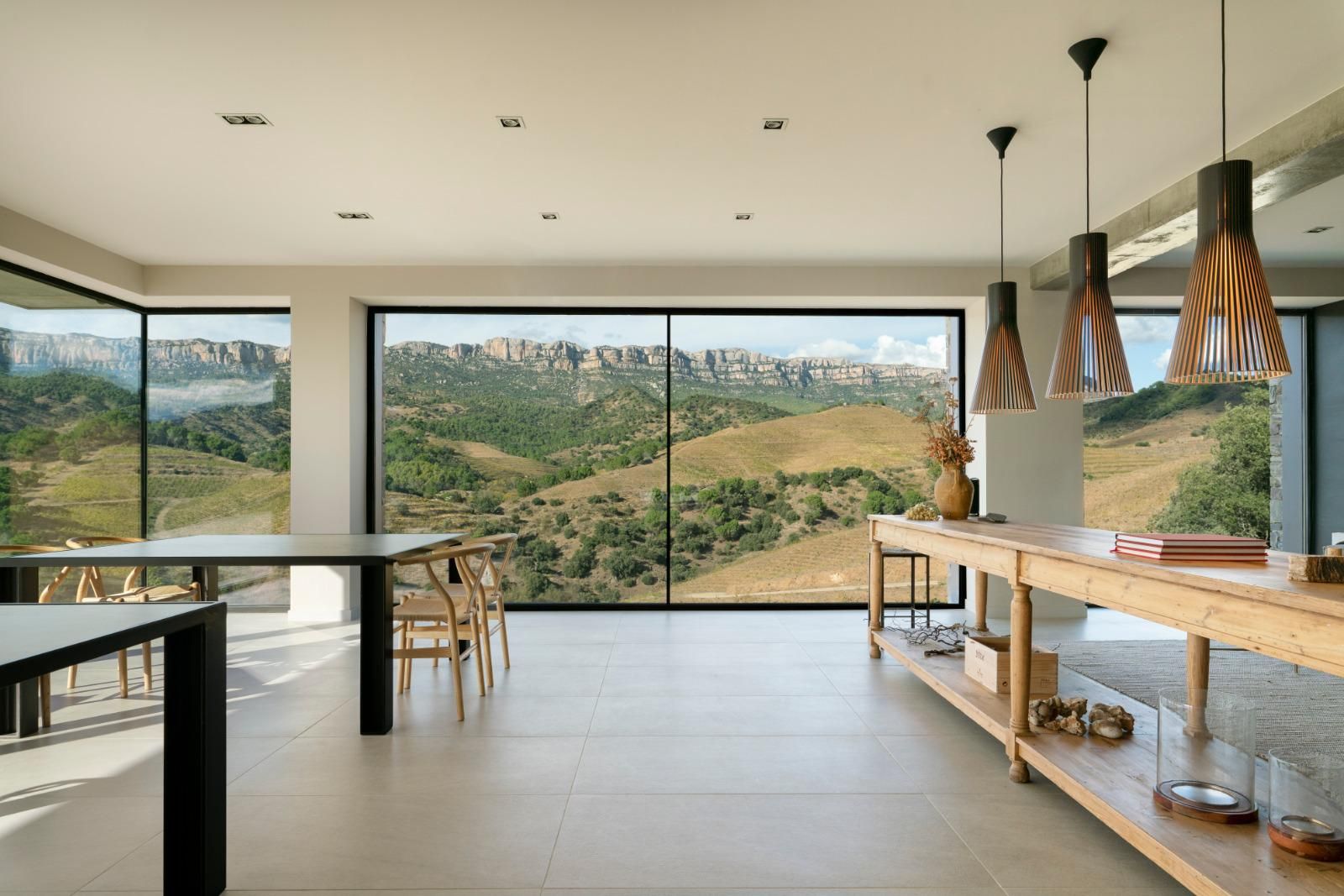 Bodega en el Municipio de Poboleda (El Priorat) Xavier Llagostera, arquitecto Bodegas minimalistas Piedra