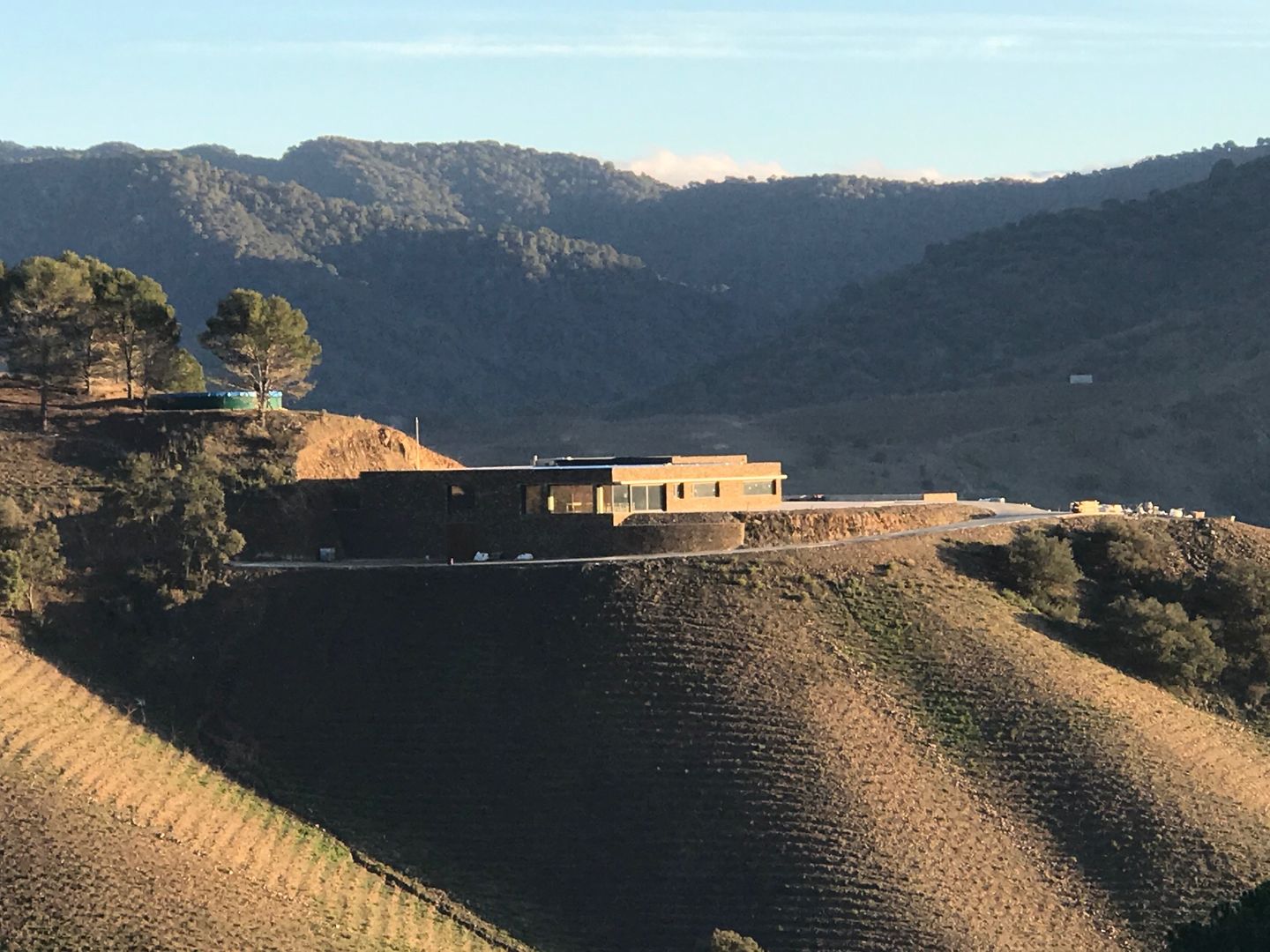 Bodega en el Municipio de Poboleda, (El Priorat) Xavier Llagostera, arquitecto Bodegas de estilo minimalista Piedra