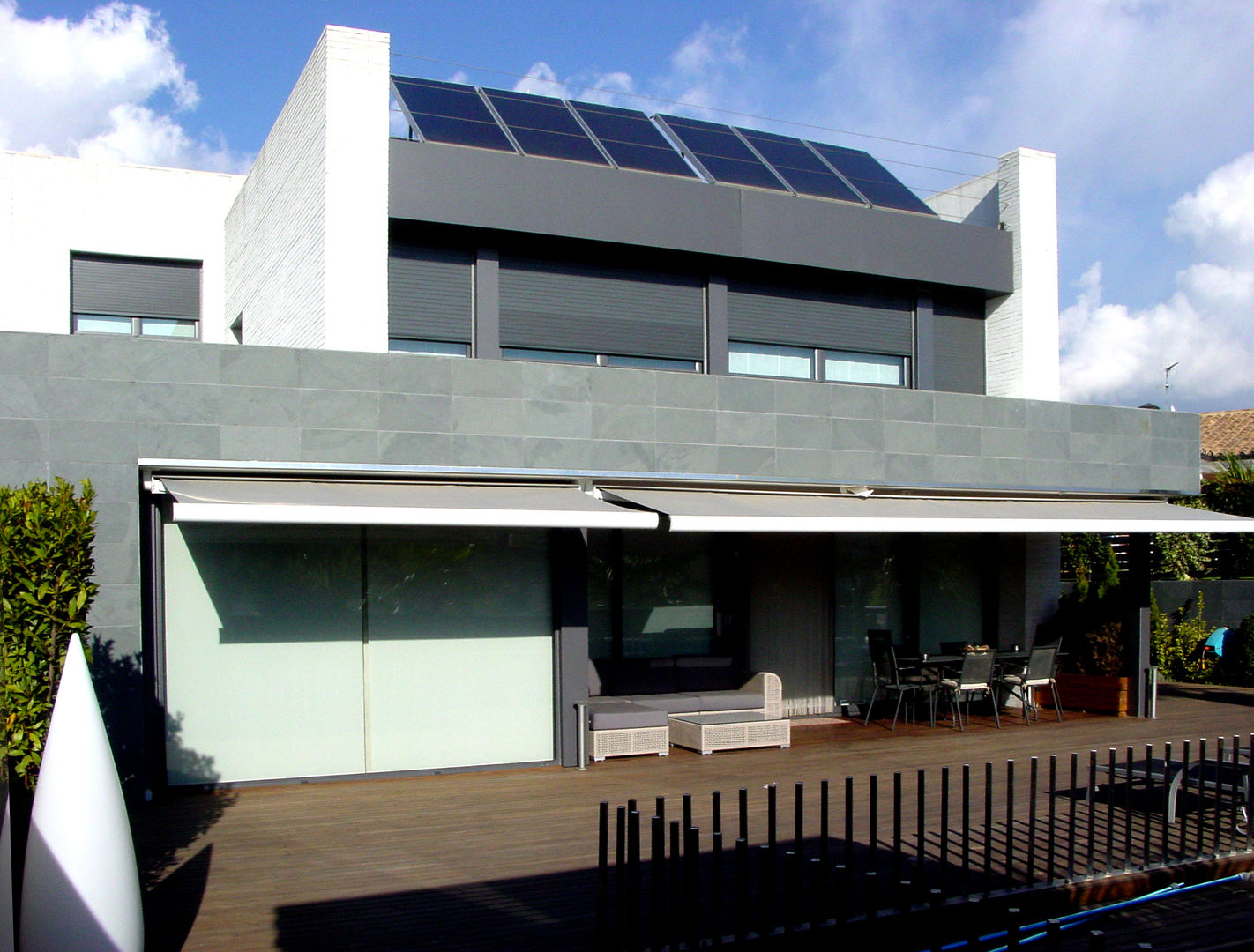 Vivienda unifamiliar con piscina en Santa Agnés de Malanyanes, Xavier Llagostera, arquitecto Xavier Llagostera, arquitecto Rumah tinggal Batu Bata