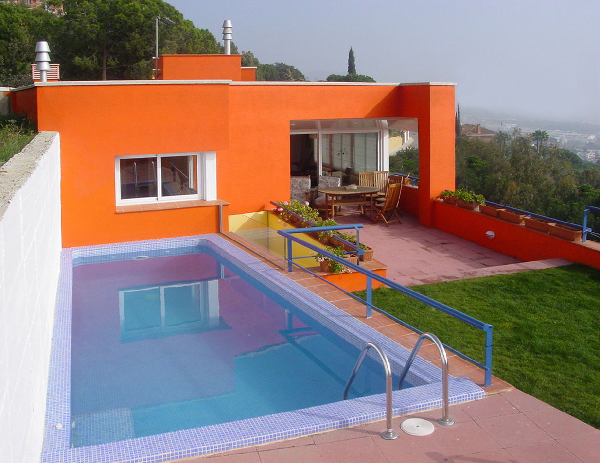 Vivienda unifamiliar con piscina en Premià de Dalt Xavier Llagostera, arquitecto Casas unifamiliares Concreto