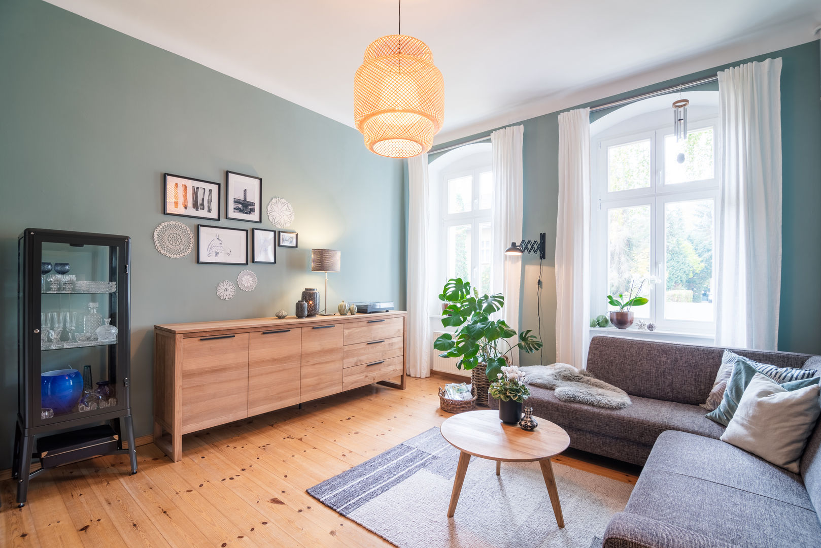 Gemütliche Wohlfühlwohnung im skandinavischen Stil, Wind und Wasser Wind und Wasser Salas de estilo escandinavo Madera Acabado en madera