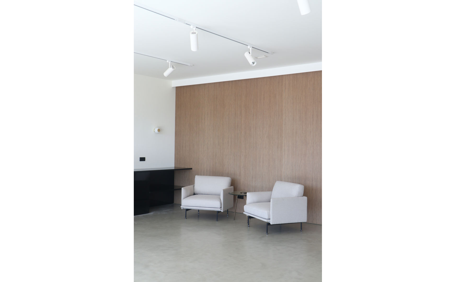 Showroom - Zona lounge MERA ATELIER Espaços de trabalho minimalistas