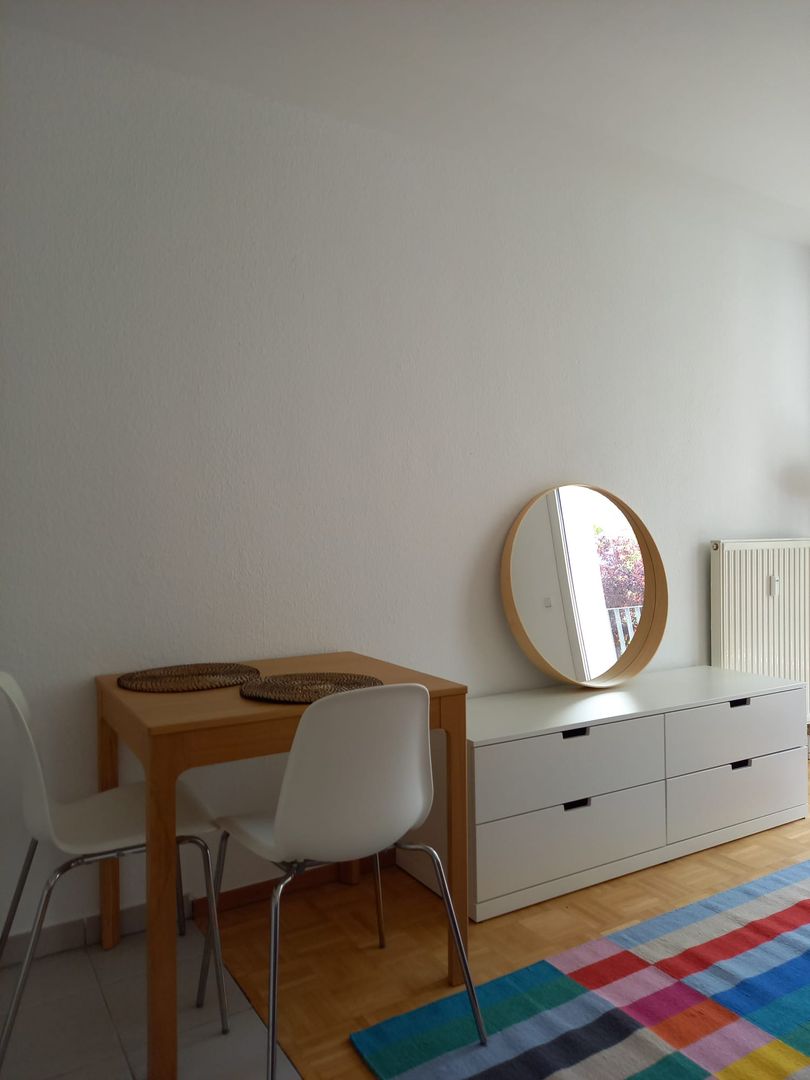 Ikea Studio Apartment - 2.000€ budget, Press profile homify Press profile homify Appartement