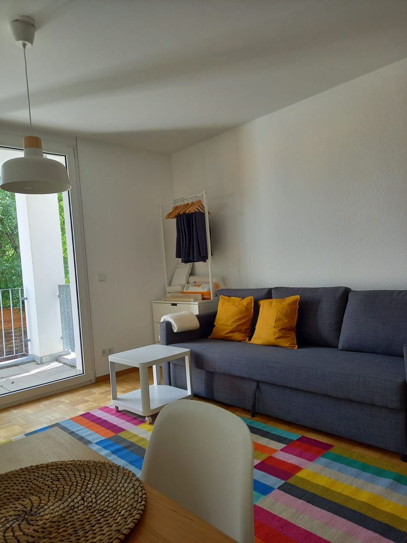 Ikea Studio Apartment - 2.000€ budget, Press profile homify Press profile homify Appartement