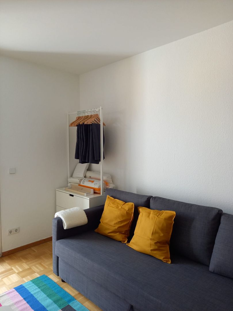 Ikea Studio Apartment - 2.000€ budget, Press profile homify Press profile homify Appartement