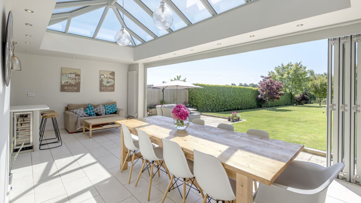 Contemporary Orangery Living in Somerset David Salisbury Orangeries & Garden Rooms Jardins de inverno modernos Table, Furniture, Plant, Property, Building, Chair, Sky, Flower, Shade, Interior design