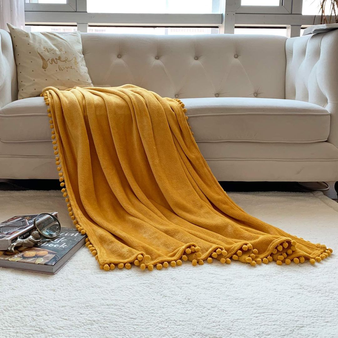 Blanket yellow, Press profile homify Press profile homify Other spaces