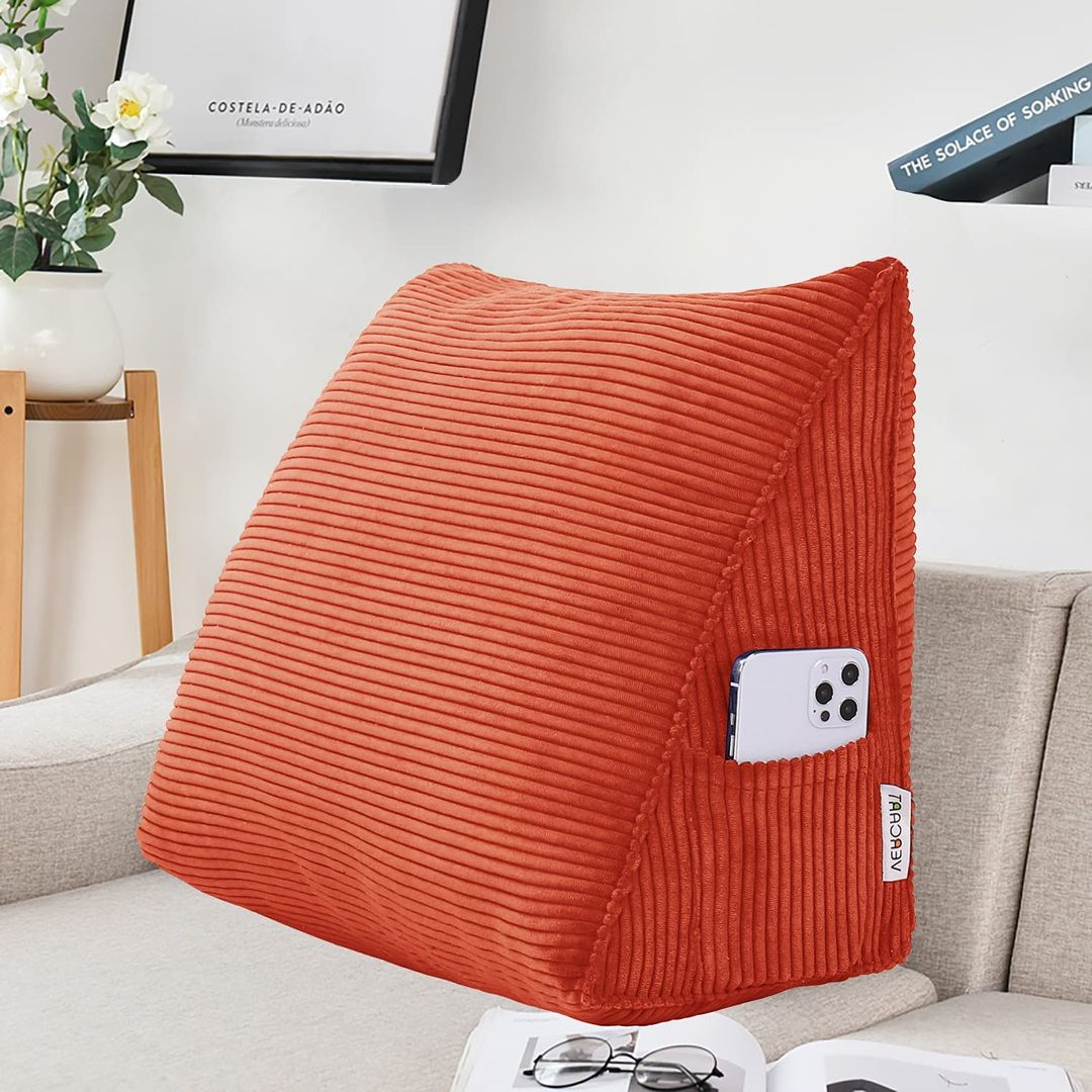 Back Cushion, Press profile homify Press profile homify غرف اخرى