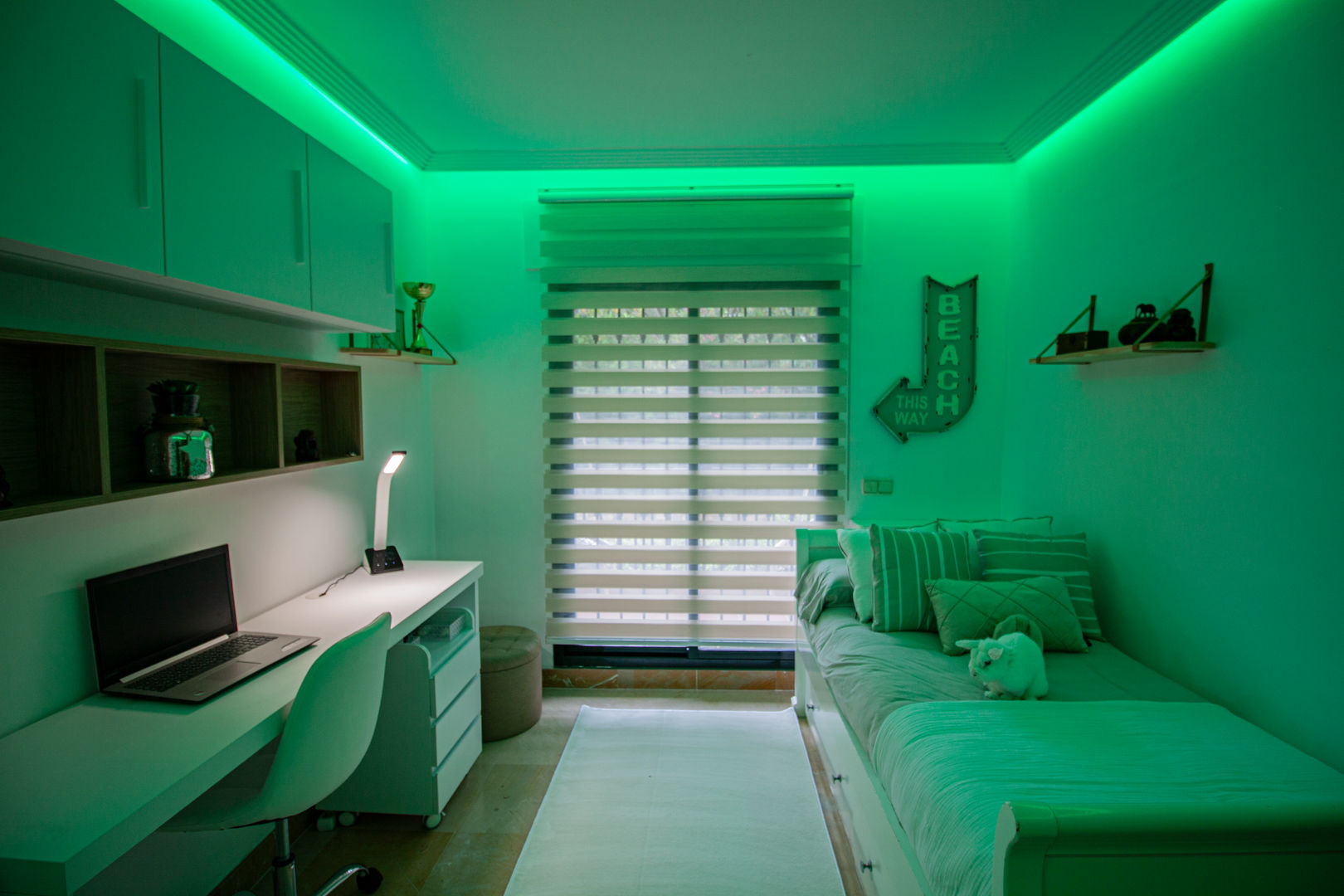 Nagüeles Marbella DC PROJECTS Dormitorio principal Muebles, Verde, Edificio, Azur, Diseño de interiores, Arquitectura, Comodidad, Sala de estar, Mesa, Casa