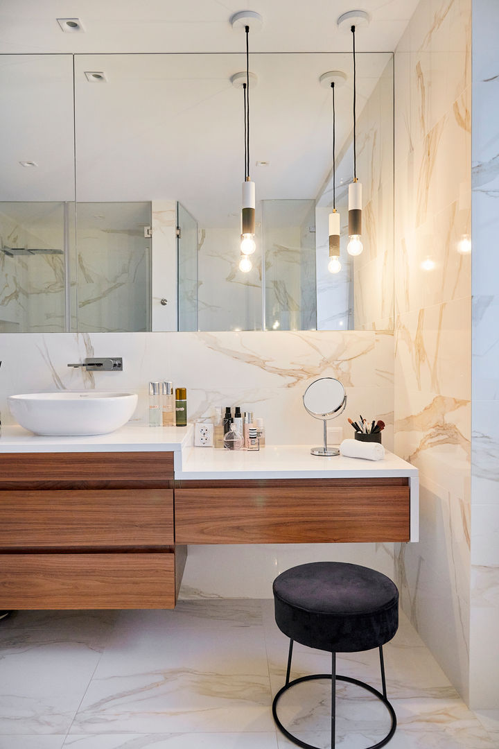 História e Modernidade - Um apartamento nas Avenidas Novas, Spacemakers Spacemakers Modern bathroom Marble