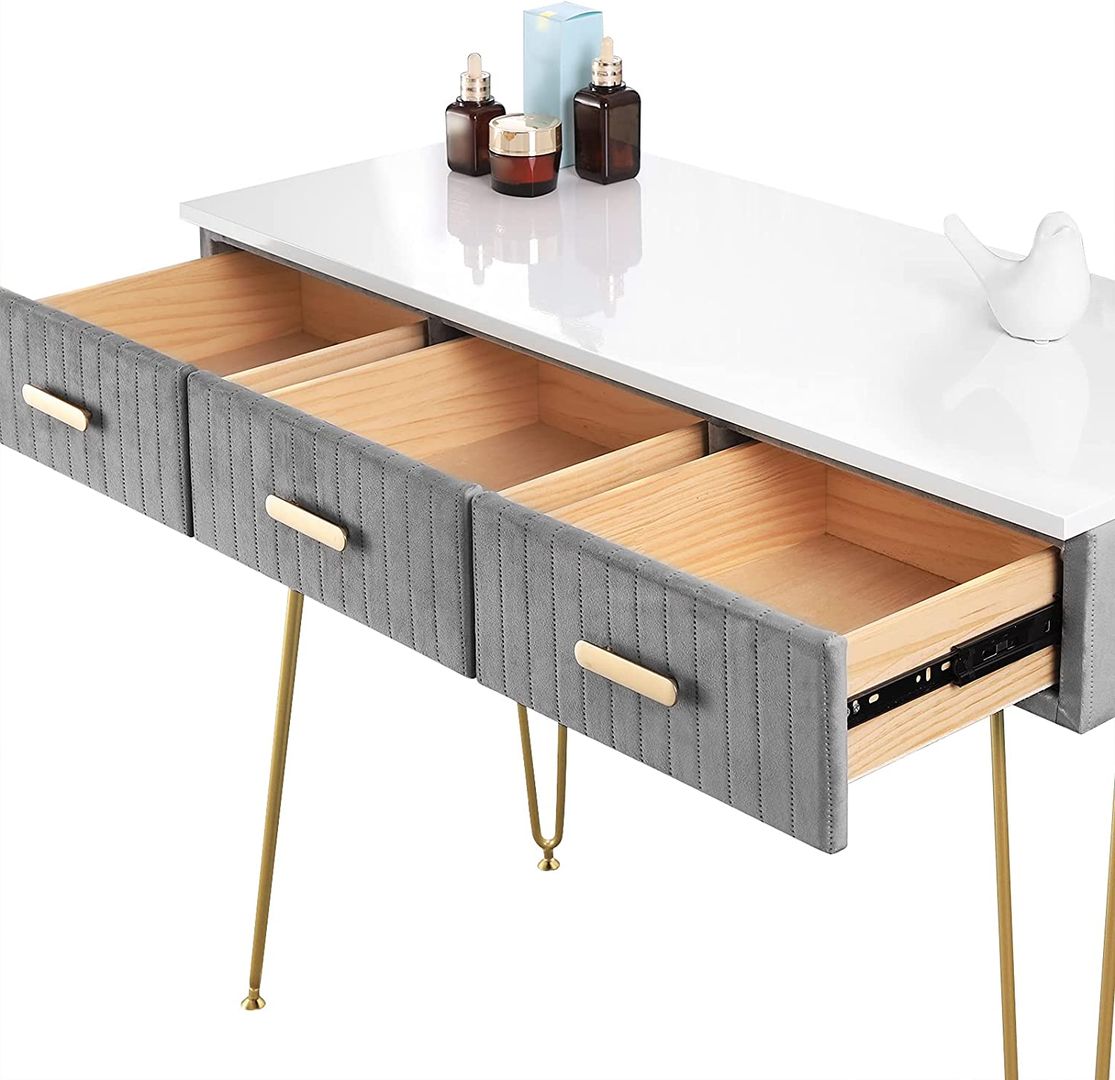 WOLTU make up table, Press profile homify Press profile homify Master bedroom