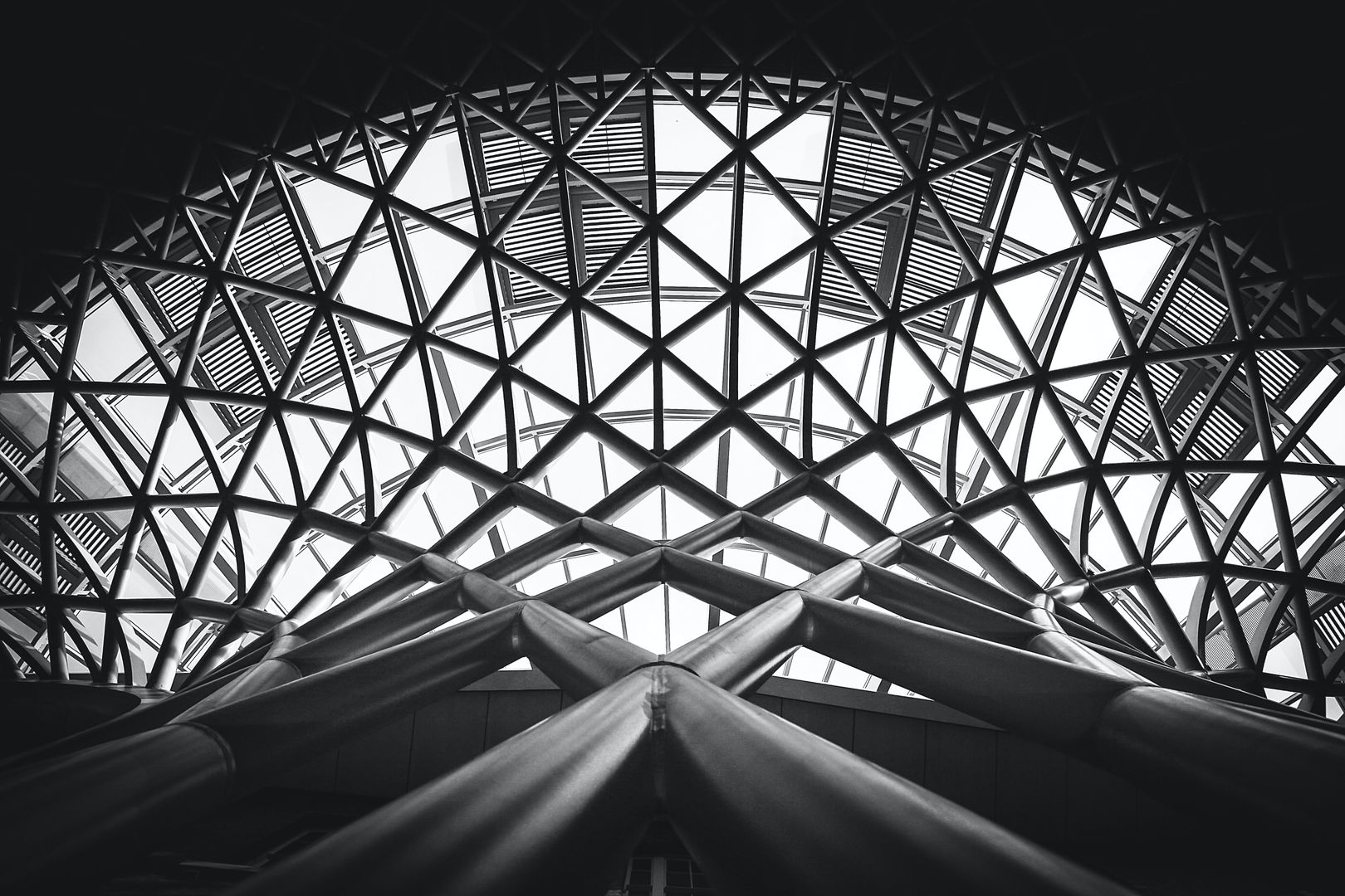 Steel structures usage Press profile homify Otros espacios Building, Black, Lighting, Architecture, Triangle, Black-and-white, Style, Line, Symmetry, Fixture