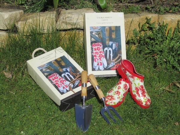 Laura ashley clogs store