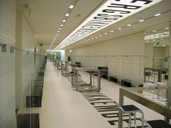 Dirk bikkembergs showroom top milano