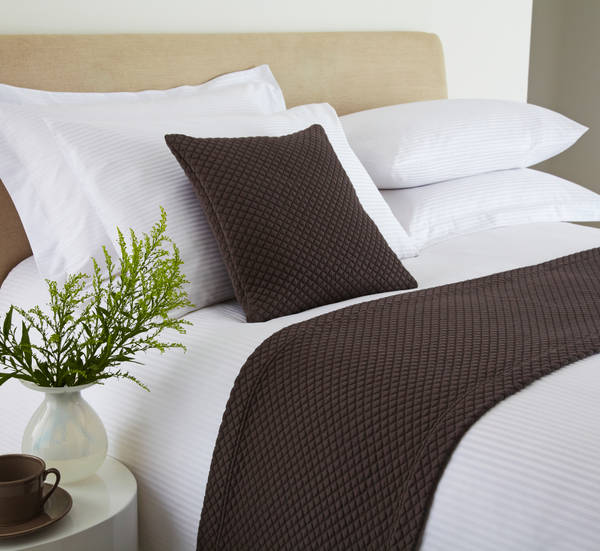 Red bed runners shop and cushions