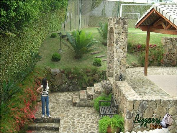 Muro em pedra rustica  Jardins rústicos, Decoração de jardim externo,  Escada para jardim