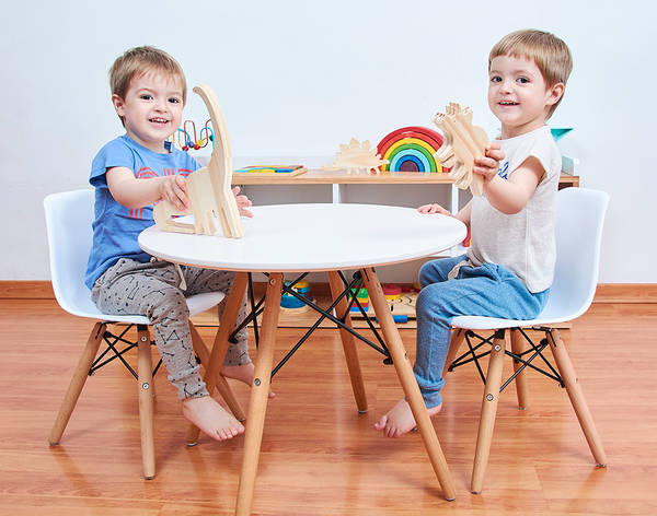 Mesa con Sillas Para Niños
