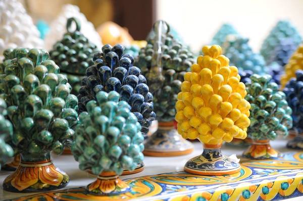 Pigne in ceramica siciliana decorate a mano - Le Ceramiche di Bisanzio